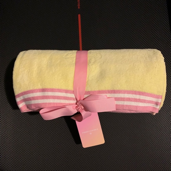 Stoney Clover Lane x Target :: Palm Tree Beach Towel Yellow/Pink - Picture 4 of 4